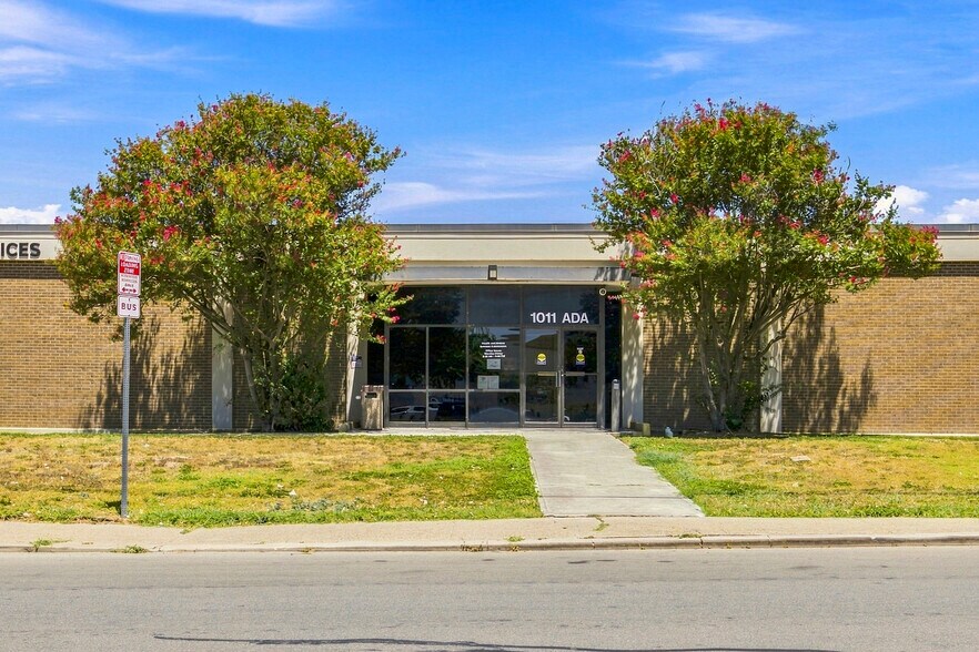 1011 Ada St, San Antonio, TX à louer - Photo de l’immeuble – Image 2 sur 6