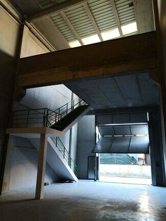 Plus de détails pour Industriel/Logistique à louer