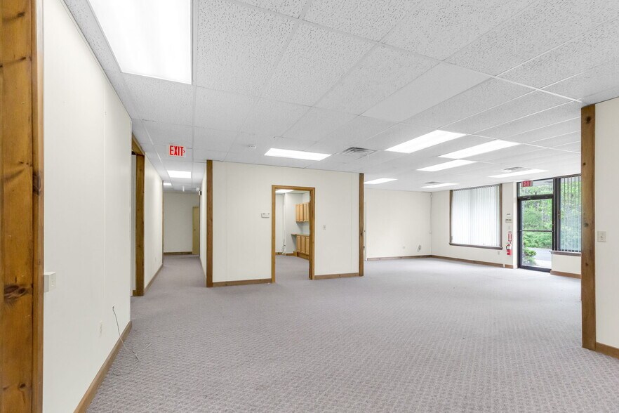 160 Old Farm Rd, Amherst, MA à louer - Photo de l’immeuble – Image 3 sur 8