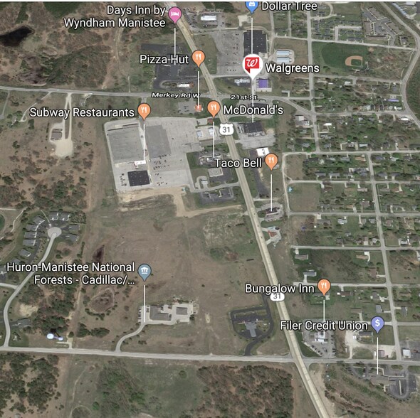 412 Red Apple Rd, Manistee, MI à louer - Aérien – Image 2 sur 4