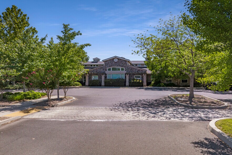 3247 Esplanade, Chico, CA à louer - Photo de l’immeuble – Image 1 sur 7