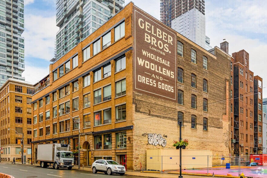 217-225 Richmond St W, Toronto, ON à louer - Photo de l’immeuble – Image 3 sur 4