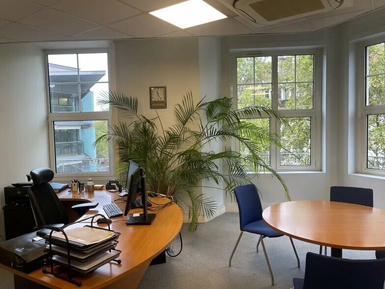 Bureau dans Lyon à louer - Photo de l’immeuble – Image 2 sur 14