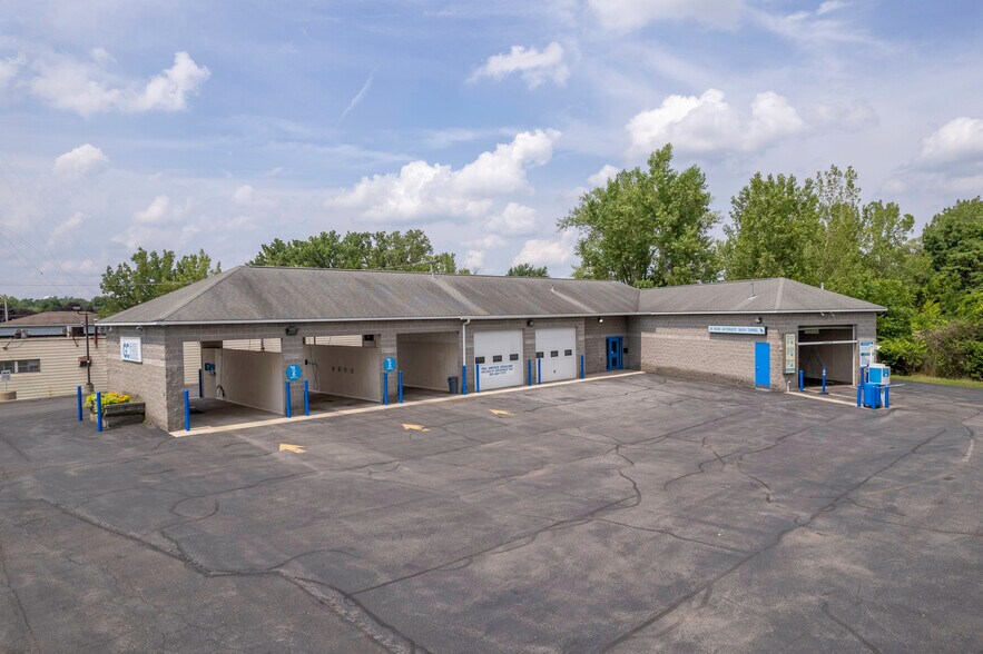 912 Old Liverpool Rd, Liverpool, NY à vendre - Photo de l’immeuble – Image 3 sur 34