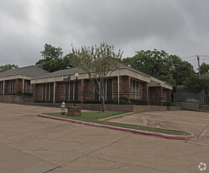 5624 SW Green Oaks Blvd, Arlington, TX à vendre - Photo principale – Image 1 sur 2