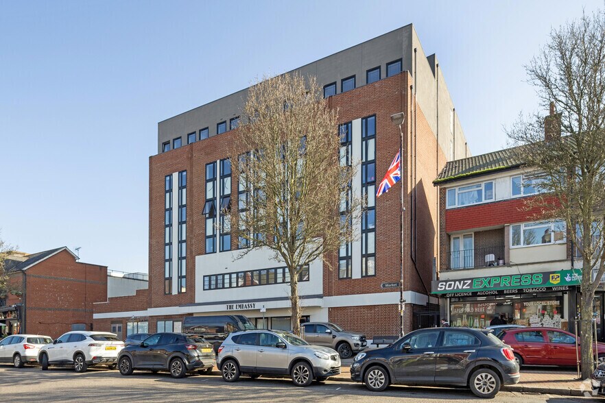 88-102 High St, Waltham Cross à louer - Photo de l’immeuble – Image 2 sur 3
