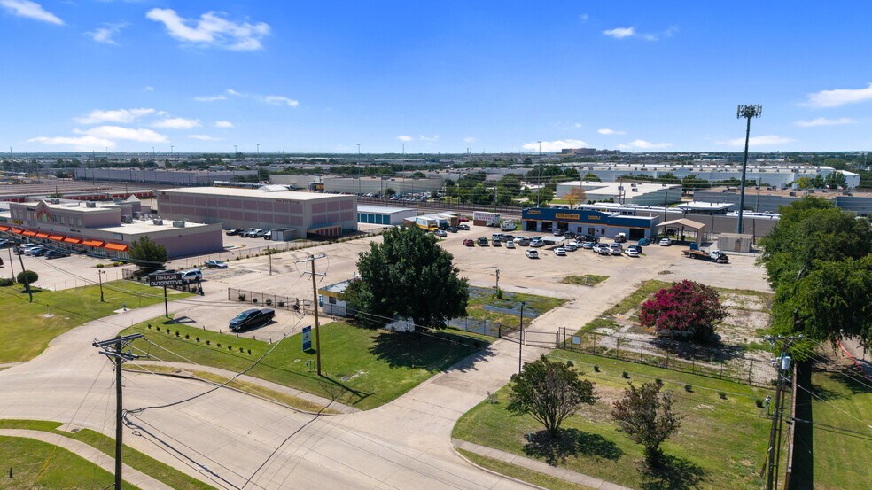 3104 S Rigsbee Dr, Plano, TX à louer - Photo de l’immeuble – Image 3 sur 25