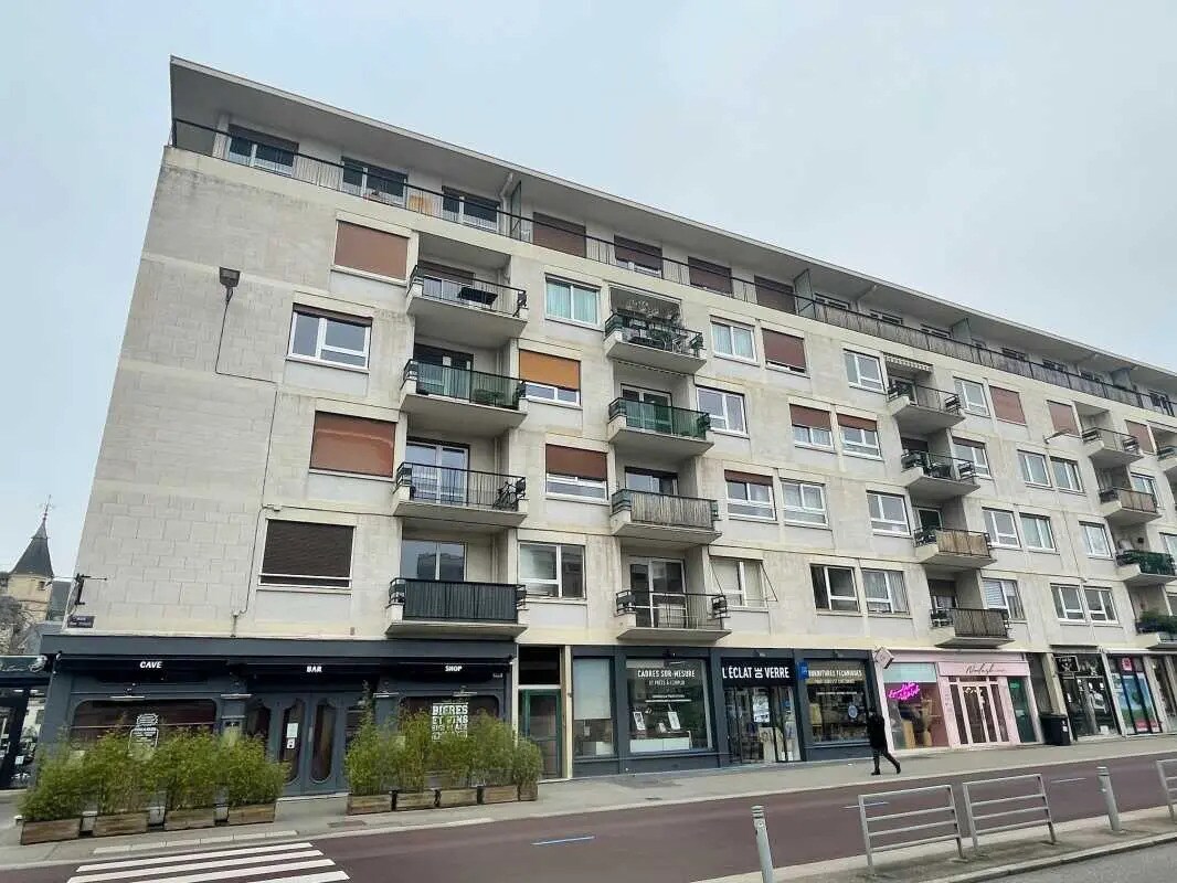 Local commercial dans Rouen à louer Photo de l’immeuble– Image 1 sur 20