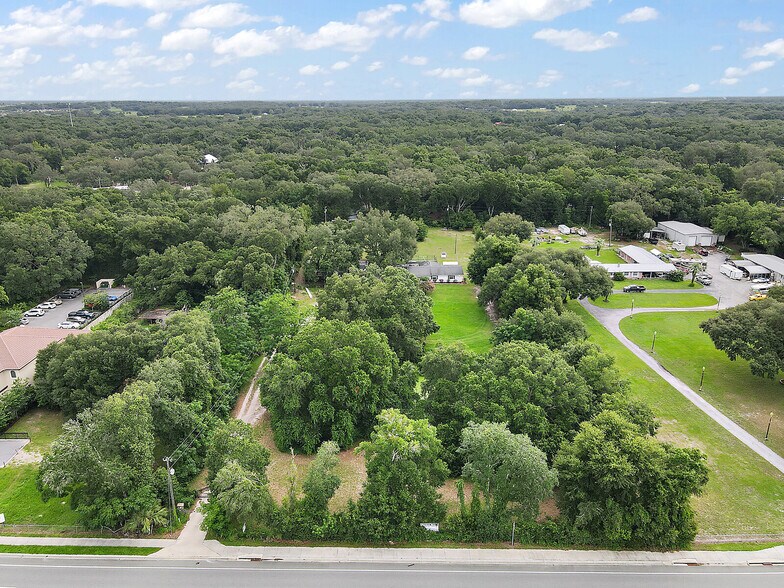 635 CR 466A, Fruitland Park, FL à vendre - Photo de l’immeuble – Image 2 sur 26