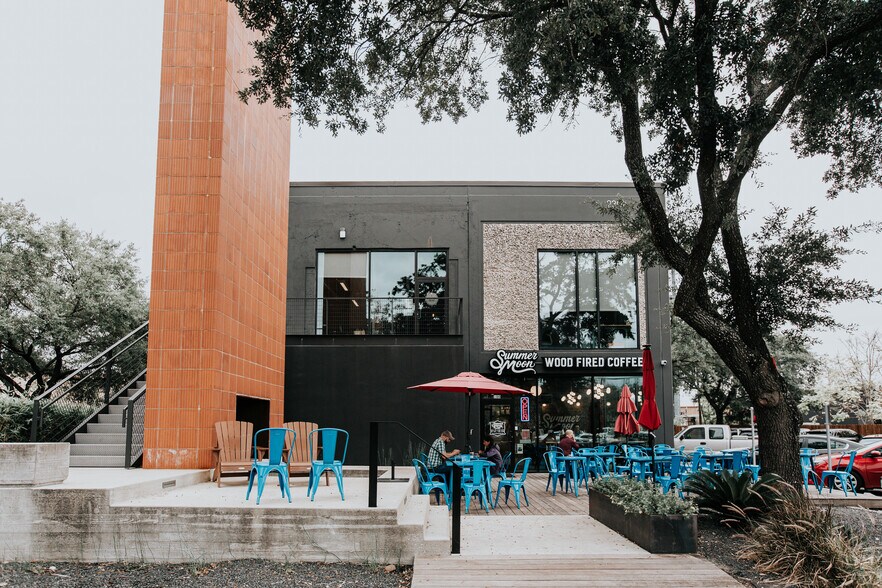 2301 W Anderson Ln, Austin, TX à louer - Photo de l’immeuble – Image 2 sur 12