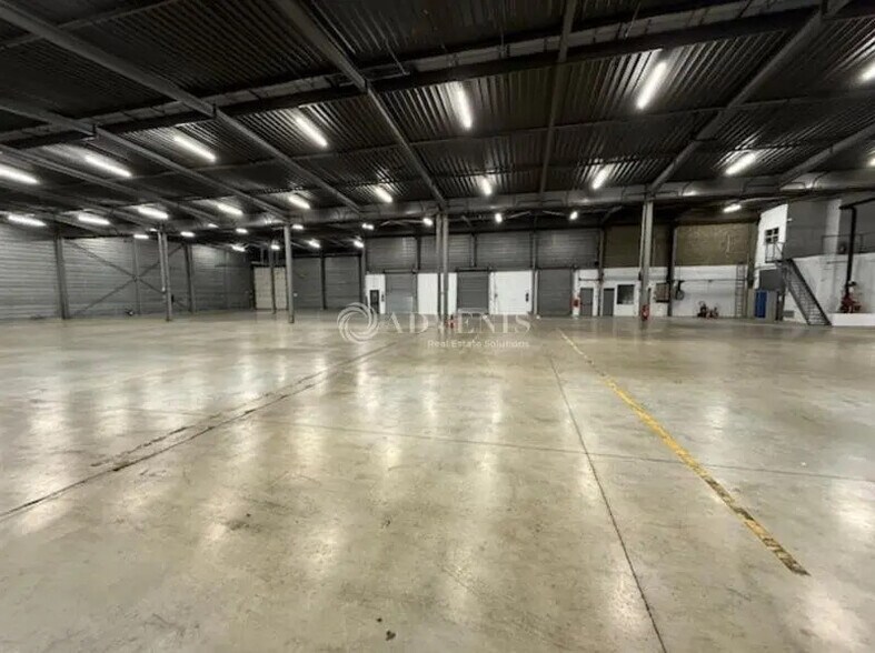 Industriel/Logistique dans Louvres à louer - Photo de l’immeuble – Image 1 sur 7