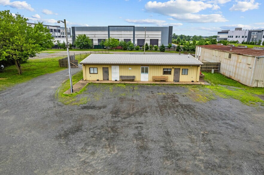 9701 Hornbaker Rd, Manassas, VA à louer - Photo de l’immeuble – Image 3 sur 11
