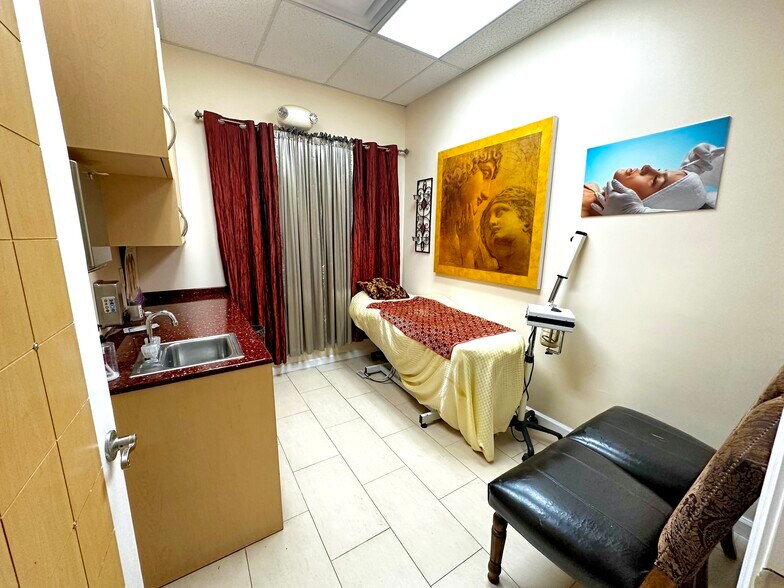 6644-6648 Van Nuys Blvd, Van Nuys, CA à louer - Photo de l’immeuble – Image 3 sur 20