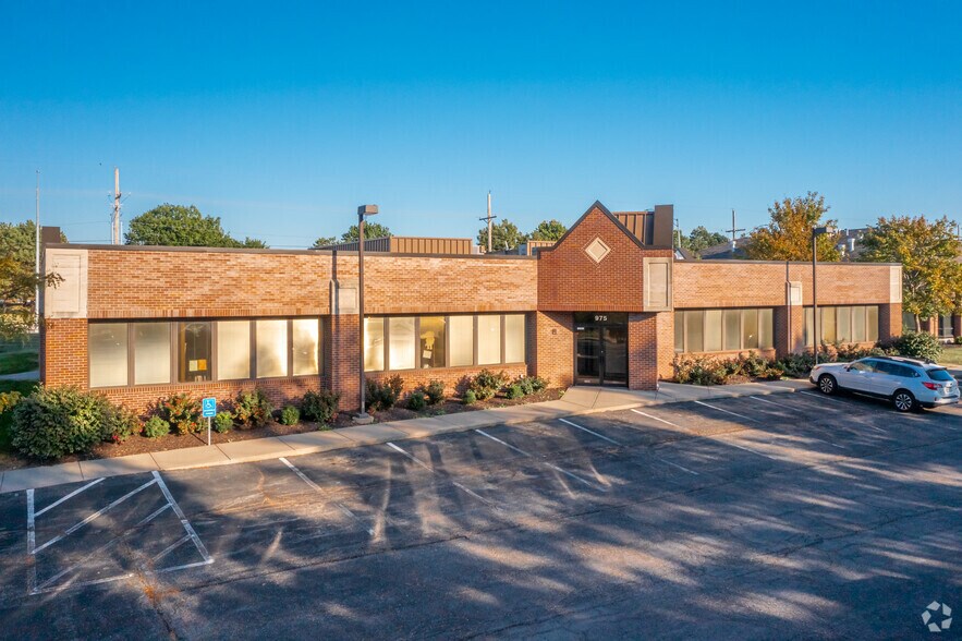 975 N Mur-Len Rd, Olathe, KS à vendre - Photo de l’immeuble – Image 3 sur 4