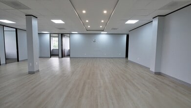 800 Tully Rd, Houston, TX à louer Photo intérieure– Image 1 sur 20