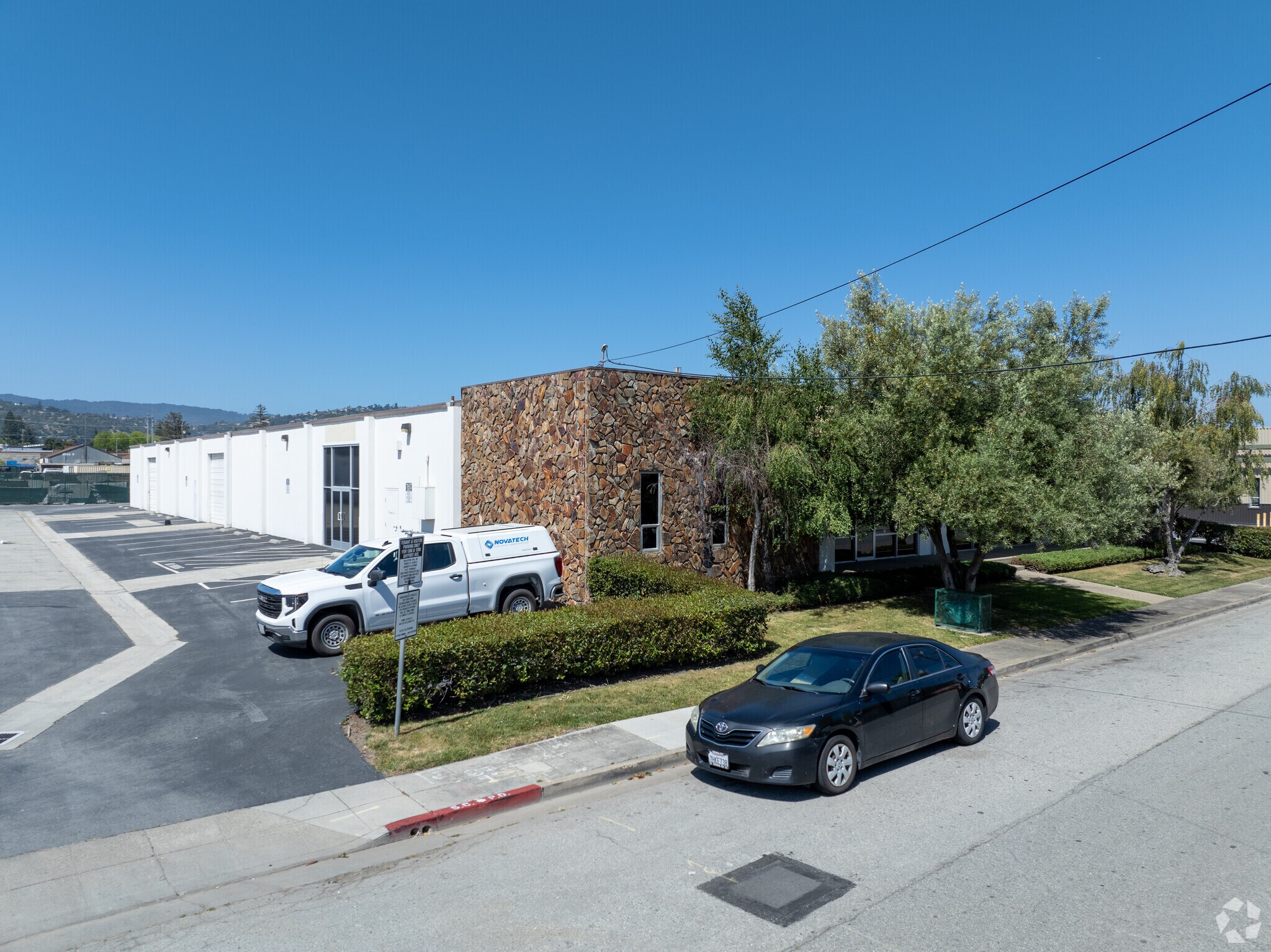 1021-1045 Howard Ave, San Carlos, CA à louer Photo de l’immeuble– Image 1 sur 15