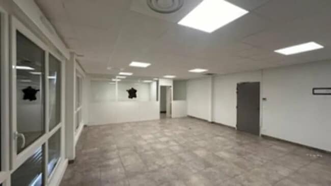 Plus de détails pour Local d’activités à vendre