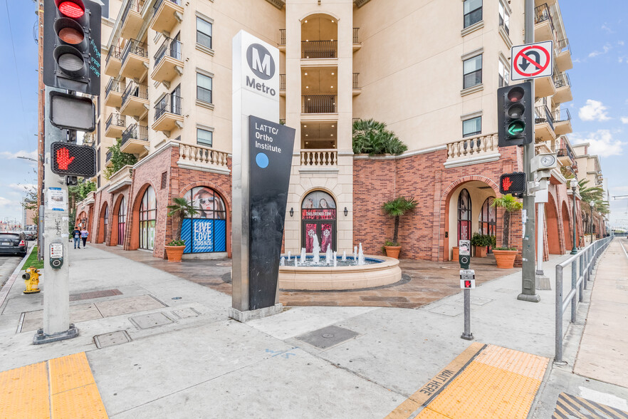 325 W Adams Blvd, Los Angeles, CA à louer - Photo de l’immeuble – Image 2 sur 4