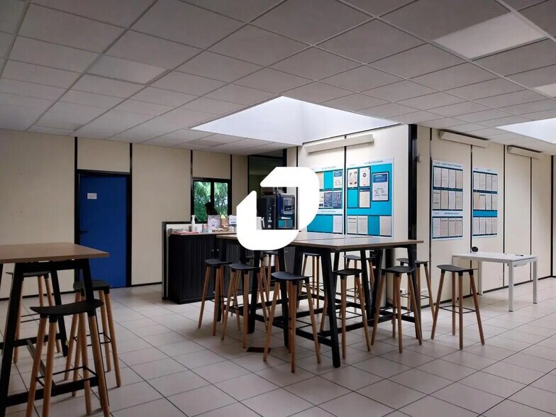 Bureau dans Carquefou à louer - Photo de l’immeuble – Image 2 sur 11