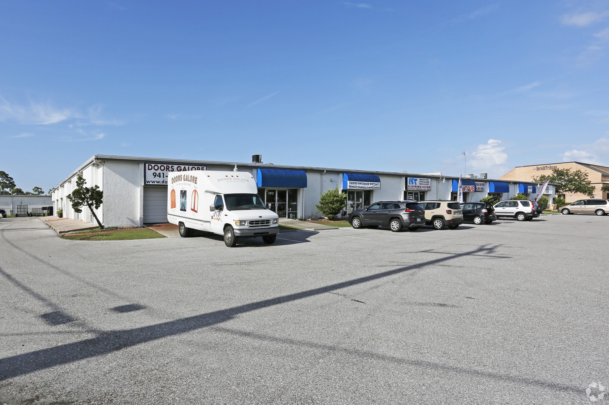 1850-1890 University Pky, Sarasota, FL à louer Photo principale– Image 1 sur 26