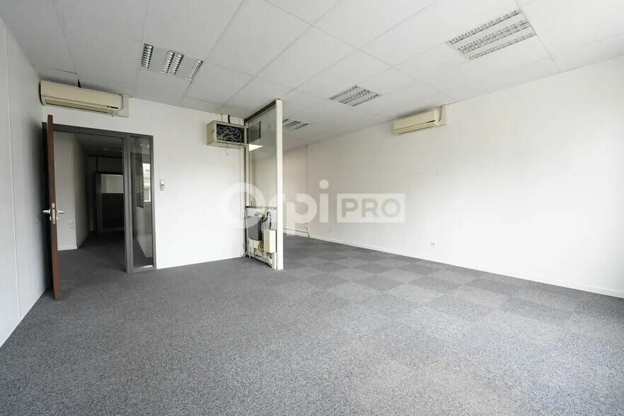 Bureau dans Villeurbanne à louer - Photo de l’immeuble – Image 2 sur 27