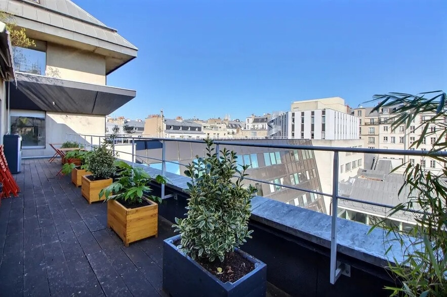 32 Rue De Paradis, Paris à louer - Photo de l’immeuble – Image 2 sur 10