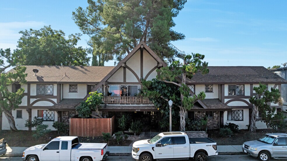 18350 Napa St, Northridge, CA à vendre - Photo de l’immeuble – Image 2 sur 33