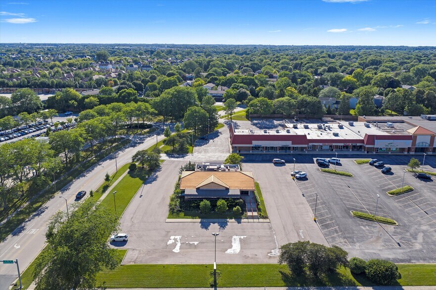 1195 S Milwaukee Ave, Libertyville, IL à vendre - Photo de l’immeuble – Image 1 sur 24