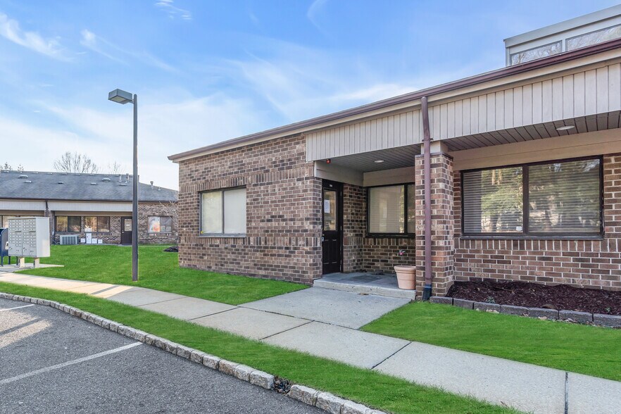 301-303 Candlewood Cmn, Howell, NJ à louer - Photo de l’immeuble – Image 2 sur 24