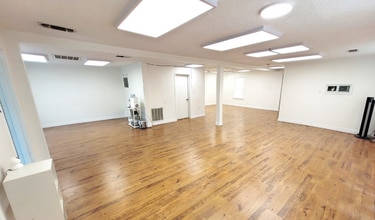 2245 Royal Ln, Dallas, TX à louer Photo intérieure– Image 2 sur 4