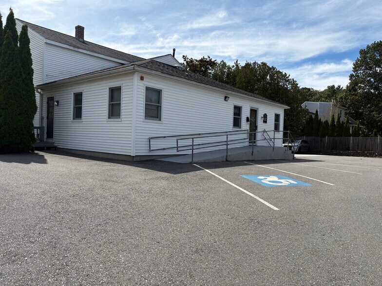 1079 Central St, Leominster, MA à louer - Photo de l’immeuble – Image 3 sur 16