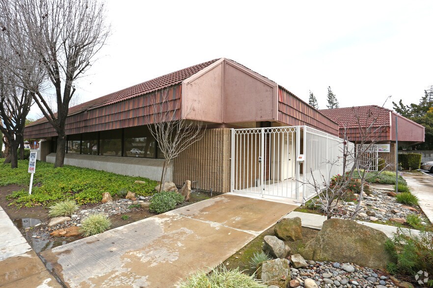 5646 N Palm Ave, Fresno, CA à louer - Photo de l’immeuble – Image 2 sur 9