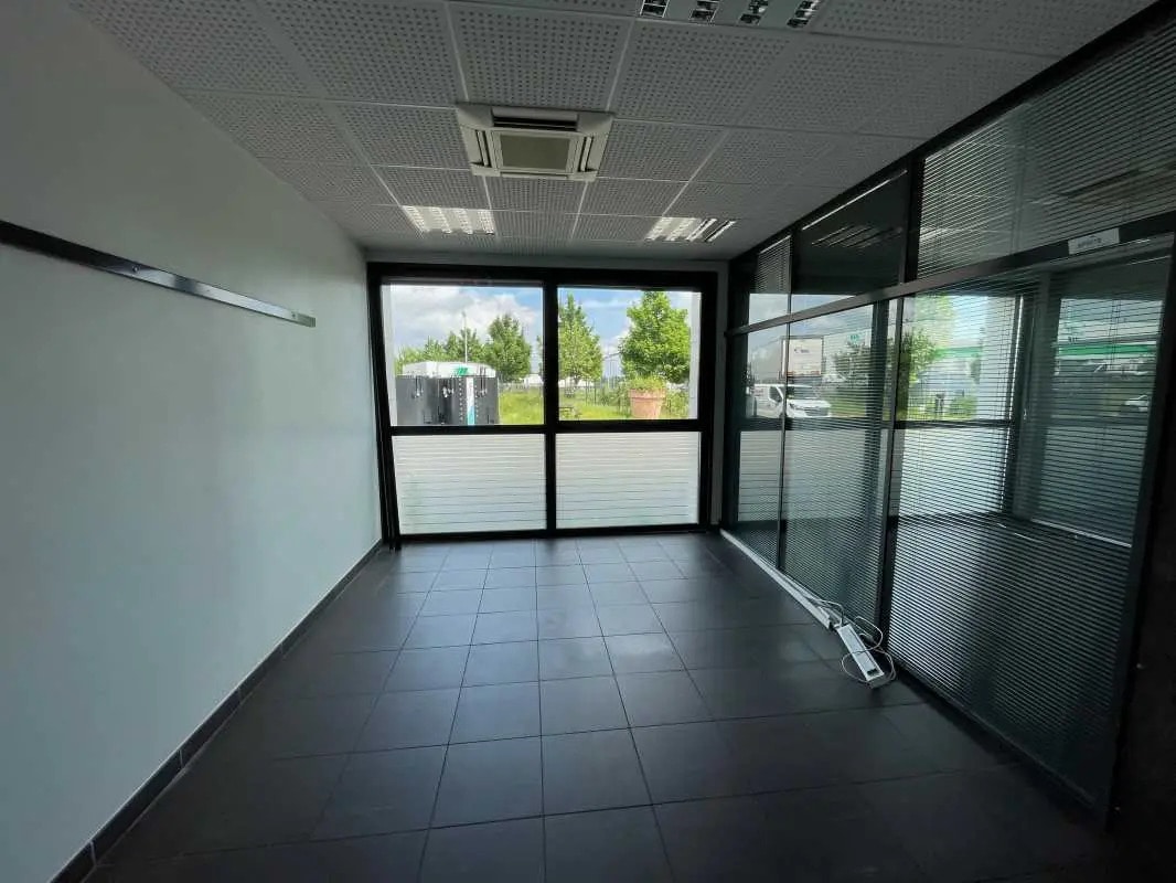 Bureau dans Breuil-le-Sec à louer Photo de l’immeuble– Image 1 sur 2