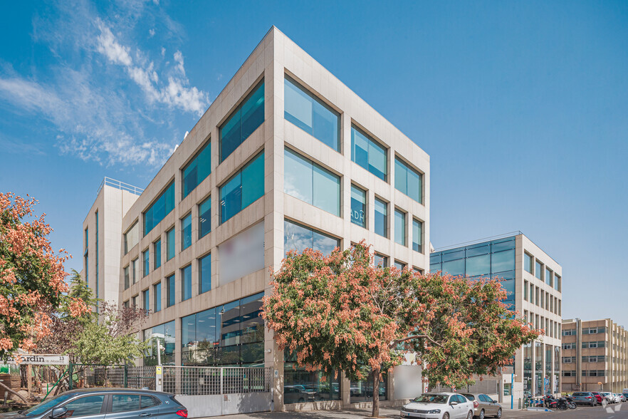 Calle Albasanz, 15 B, Madrid, Madrid à louer - Photo principale – Image 1 sur 5