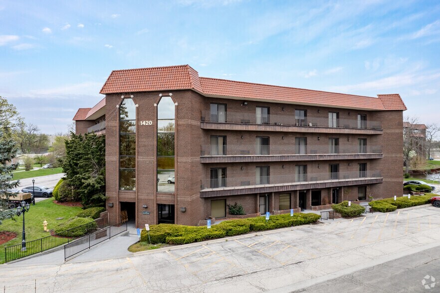 1420 Renaissance Dr, Park Ridge, IL à louer - Photo de l’immeuble – Image 2 sur 19