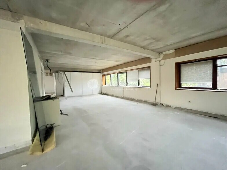 Local d’activités dans Champs-sur-Marne à louer - Photo de l’immeuble – Image 3 sur 7