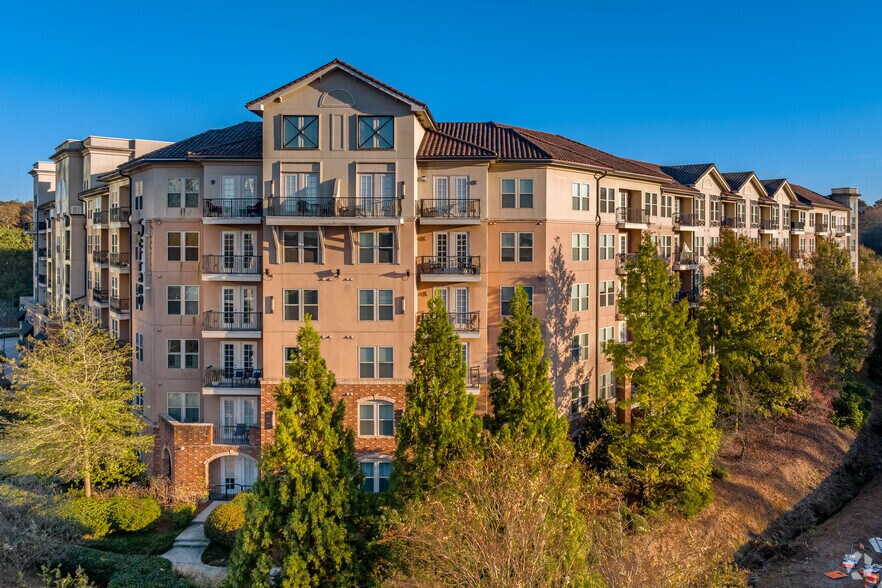901 Abernathy Rd, Sandy Springs, GA à vendre - Photo de l’immeuble – Image 2 sur 34