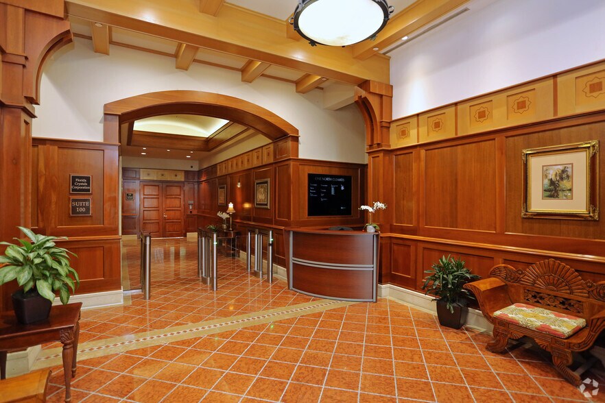 1 N Clematis St, West Palm Beach, FL à louer - Hall d’entrée – Image 3 sur 8