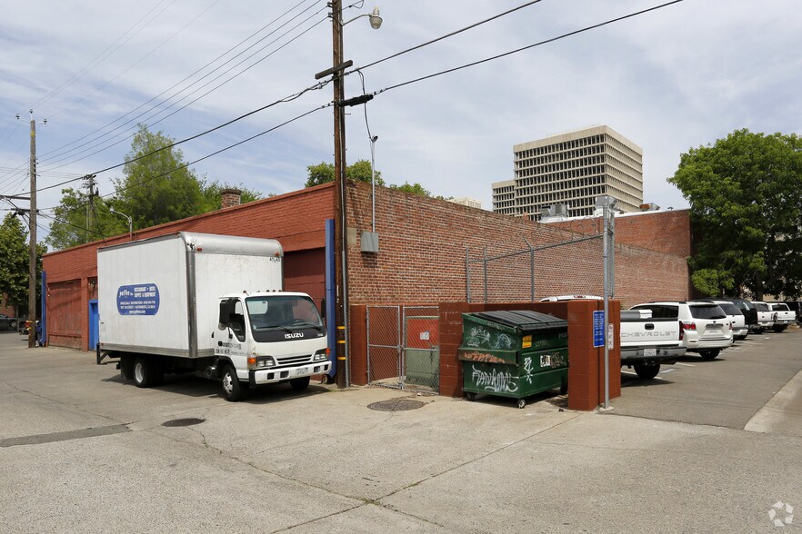 808 R St, Sacramento, CA à louer - Photo de l’immeuble – Image 2 sur 2