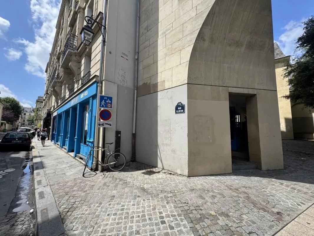 1 Place De Thorigny, Paris à louer Photo de l’immeuble– Image 1 sur 5