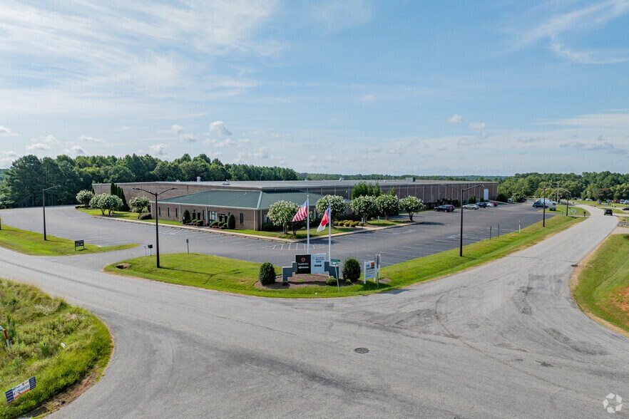 130 Mosswood Blvd, Youngsville, NC à louer - Photo de l’immeuble – Image 2 sur 10