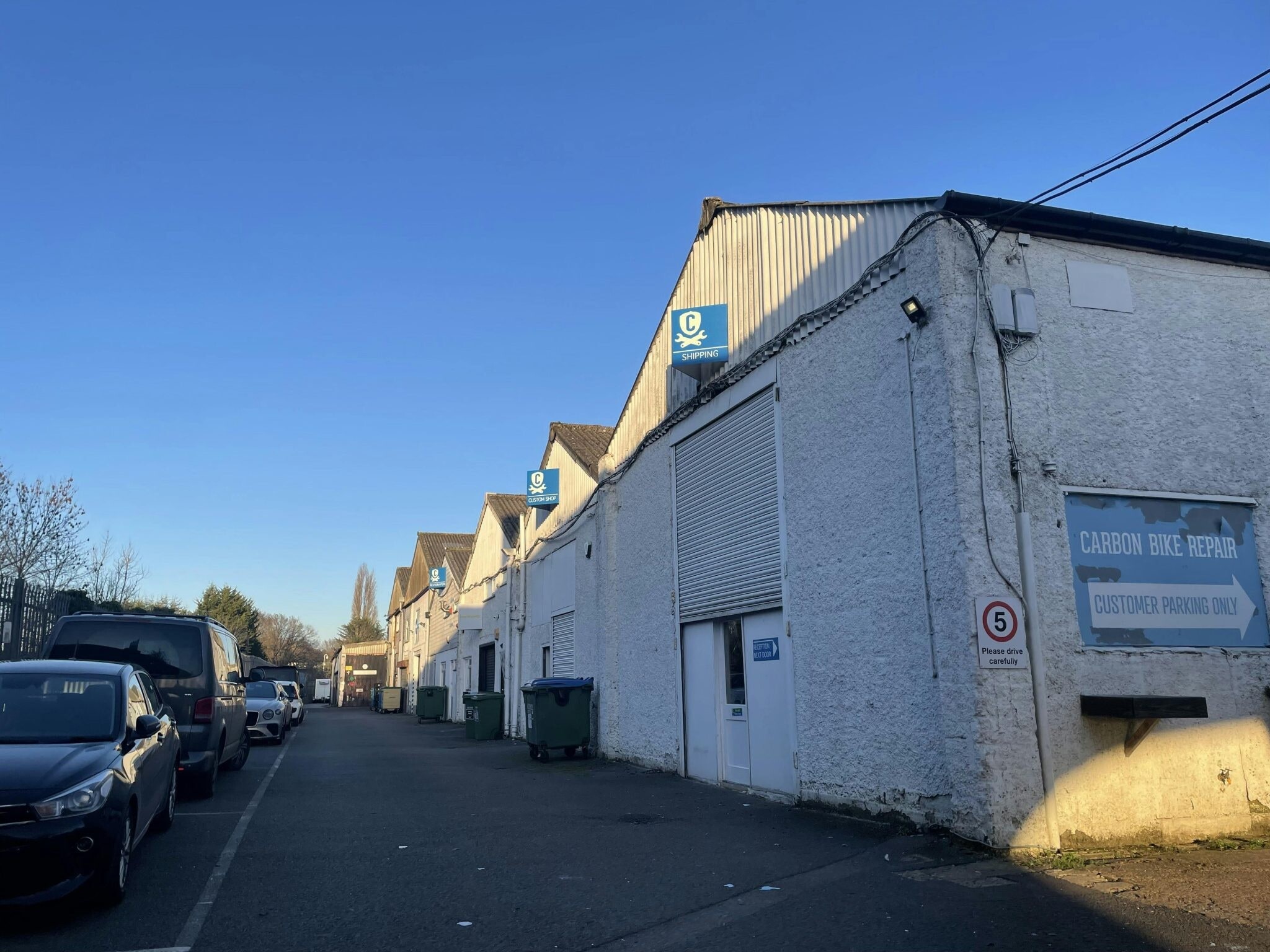 Kingston Rd, Leatherhead à louer Photo de l’immeuble– Image 1 sur 3