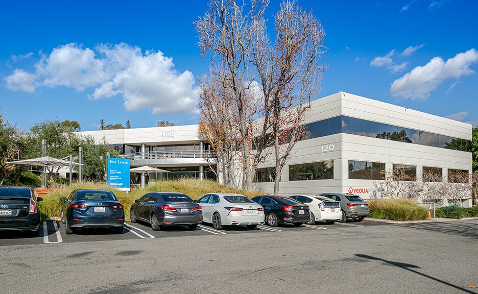 120 S State College Blvd, Brea, CA à vendre - Photo de l’immeuble – Image 2 sur 12