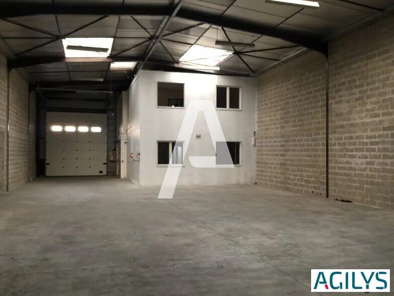 Local d’activités dans Pontault-Combault à louer - Photo intérieure – Image 3 sur 5