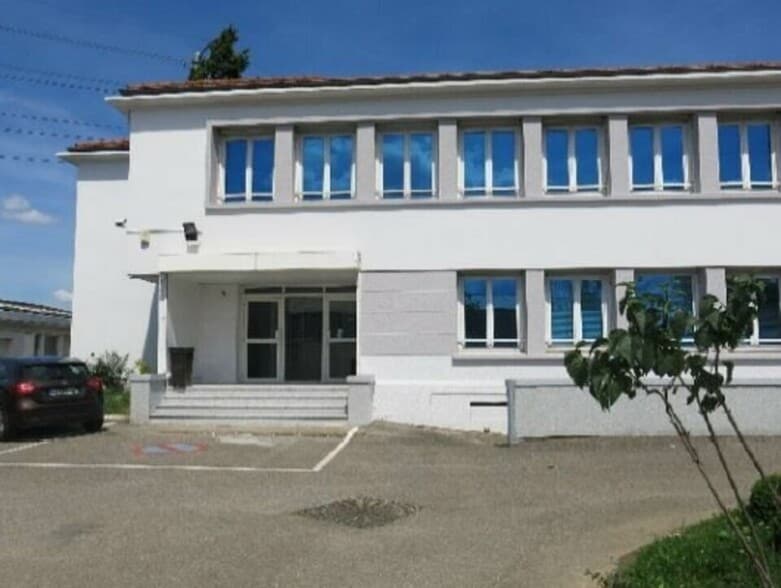 197 Avenue Francis De Pressensé, Vénissieux à louer - Photo de l’immeuble – Image 2 sur 3