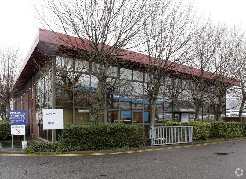 Progress Way, Croydon à louer - Photo principale – Image 1 sur 3