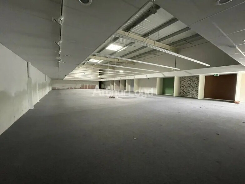 Local commercial dans Châlons-en-Champagne à louer - Photo intérieure – Image 2 sur 7