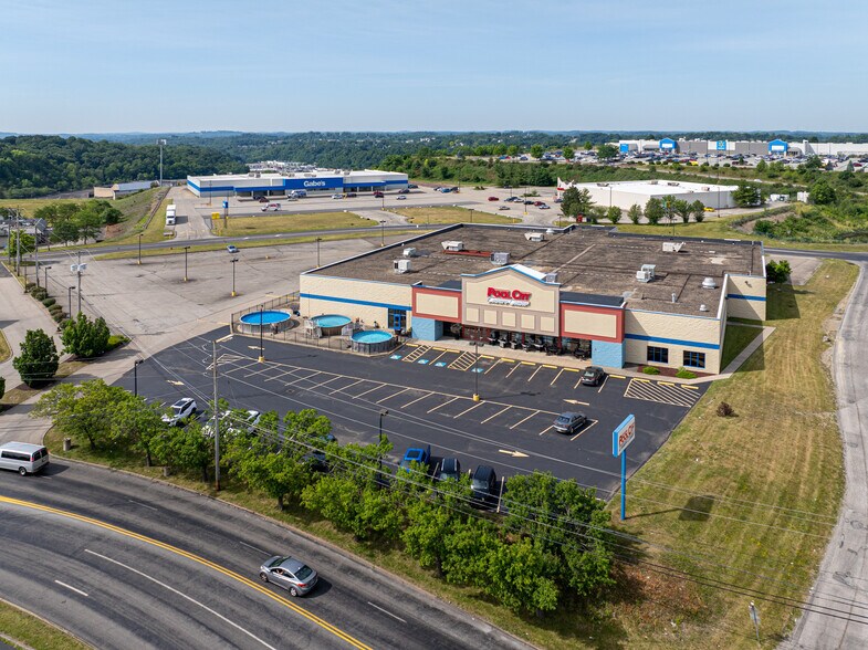 5555 Mountain View Dr, West Mifflin, PA à vendre - Photo de l’immeuble – Image 2 sur 13