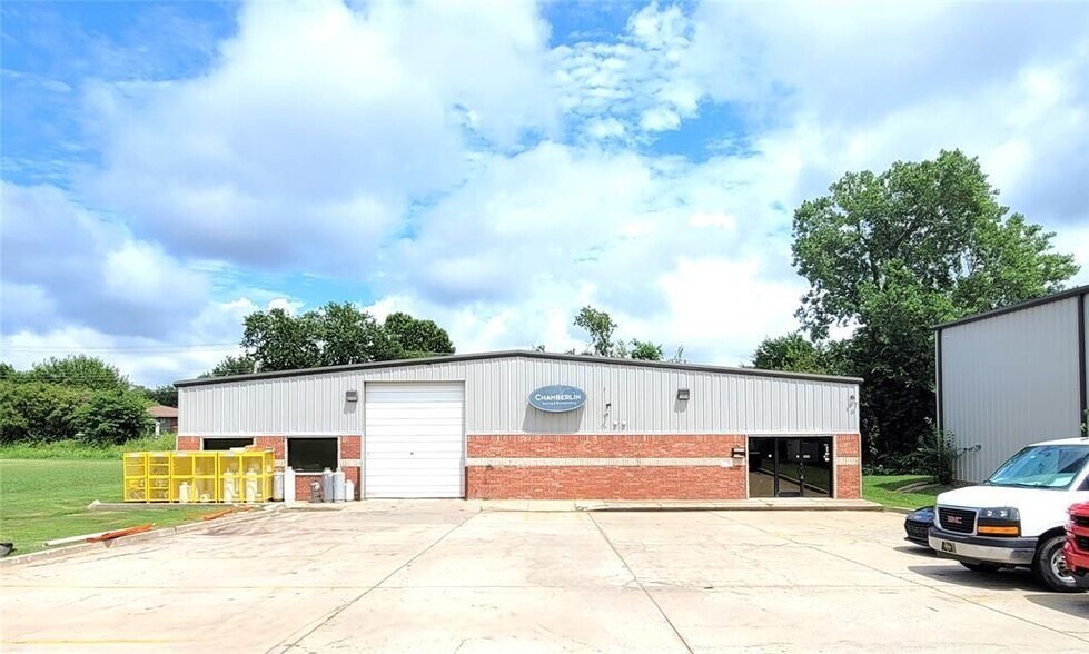 912 Messenger Ln, Moore, OK à vendre - Photo principale – Image 1 sur 23