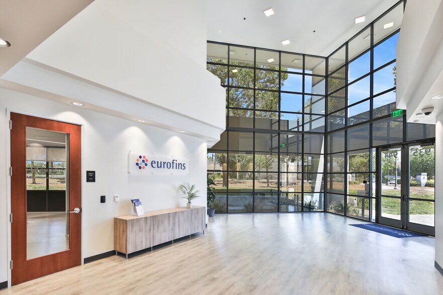 931 Corporate Center Dr, Pomona, CA à louer - Hall d’entrée – Image 2 sur 16